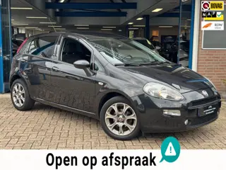 Fiat Punto Evo 0.9 TwinAir Lounge 2017 ZWART AIRCO APK NAP!