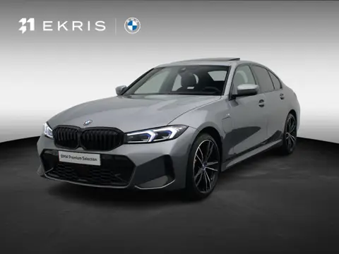 BMW 3 Serie Sedan 330e M Sportpakket | Travel Pack | Innovation Pack | SoH 98,6% | Stuurwielrand Ver