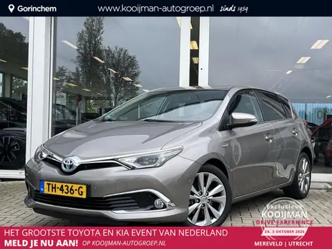 Toyota Auris 1.8 Hybrid Executive | Parkeersensoren | Trekhaak | Stoelverwarming