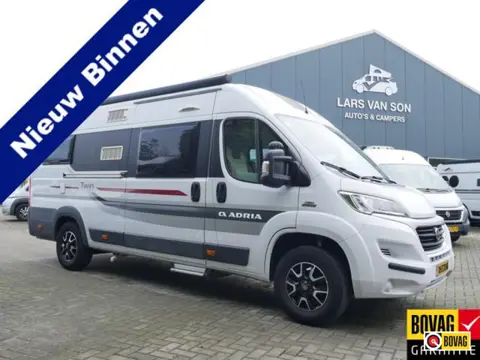 Adria Twin 640 SLX, Lengtebedden, Koni dempers, Bearlock