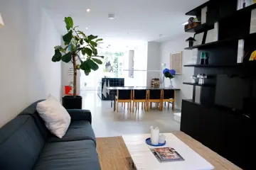 Woning aan de Slatuinenweg te Amsterdam