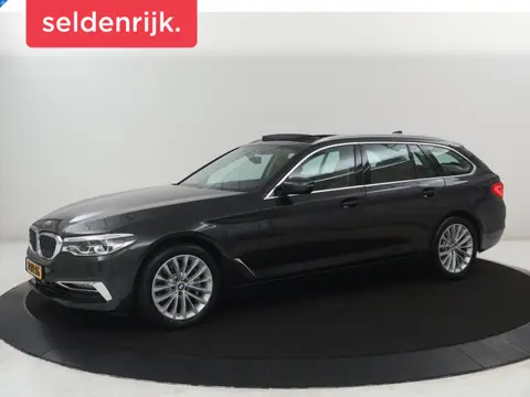 BMW 5-serie Touring 530i xDrive High Executive | Pano.Dak | Trekhaak | Head-Up | Camera | Stoelverwa