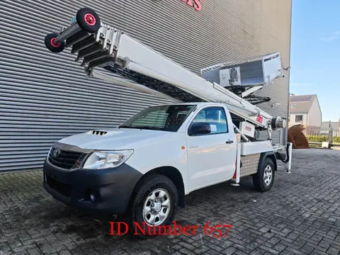 Toyota Hilux 4x2 Klaas Shorty 25 (bj 2013)