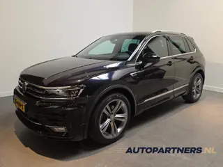 Volkswagen Tiguan 1.5 TSI ACT Highline Business R - Panoramadak - Stoelverwarming - Apple Carplay / 