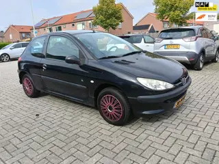 Peugeot 206 1.4 Air-line Met Airco en Nieuwe Apk.....Inruil Mogelijk !