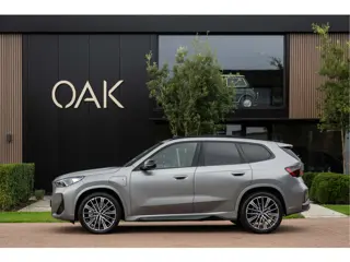 BMW X1 xDrive30e | M-Sport | Live Cockpit | Panorama | Leder/Alcantara | Memory | H&K | ACC | Trekha