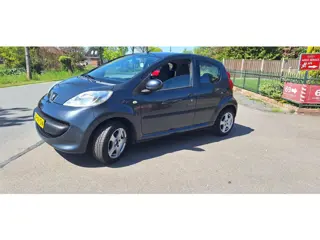 Peugeot 107 1.0-12V XS