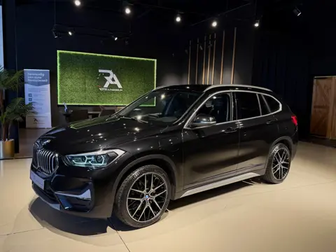 BMW X1 xDrive25e High-Exe Navi|Leer|LED|Trekhaak 2021 Zwart Metallic