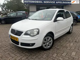 Volkswagen Polo 1.2 Trendline * NW. APK*AIRCO*TREKHAAK*ELEKTR. RAMEN*STUURBEKR. *