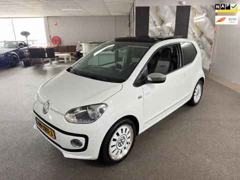 Volkswagen Up! 1.0 high up! Apk Nieuw,Airco,Panoramadak,Airco,Navigatie,Bluetooth,N.A.P,Lm velgen,To