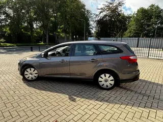 Foto 17 van Ford Focus Wagon 1.0 EcoBoost Edition/airco/stoelverw/nette auto
