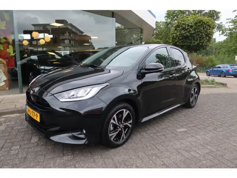 Toyota Yaris 1.5 Hybrid 115PK I LM Velgen I Clima I Cruise I Camera I ALL-SEASON