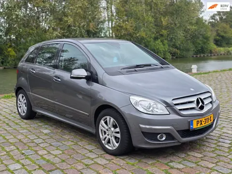 Mercedes-Benz B-klasse 200 Automaat panorama dak navigatie cruis control trekhaak parkeer sensor