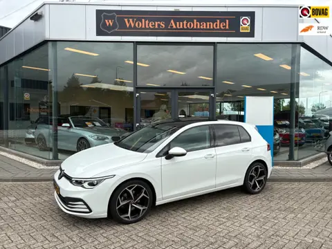 Volkswagen Golf 1.5 eTSI Style *PANO *AUT