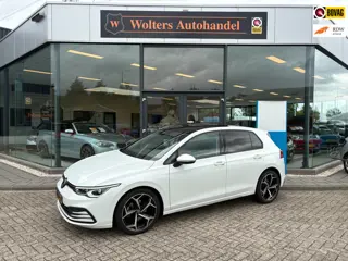 Volkswagen Golf 1.5 eTSI Style *PANO *AUT