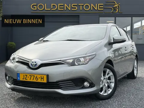 Toyota Auris 1.8 Hybrid Trend ✓Dealer Onderhouden✓2e Eigenaar✓Pano✓Trekhaak✓Camera✓Navi✓Clima✓Cruise