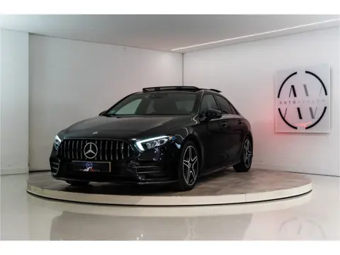 Mercedes-Benz A-Klasse 180 Business Solution AMG 136PK | A35 Optiek | Pano | Sfeer | LED | Carplay |