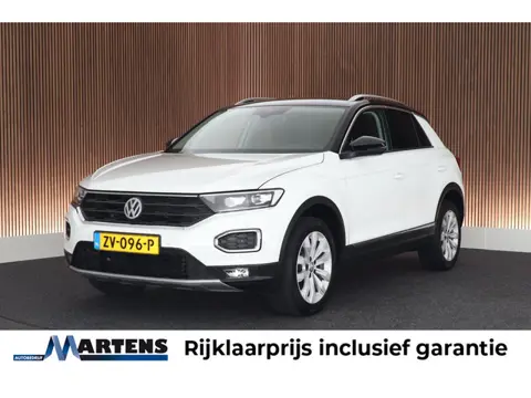 Volkswagen T-Roc 1.5 TSI 150pk DSG Style Trekhaak Camera Virtual Cockpit LED Carplay Stoelverwarming