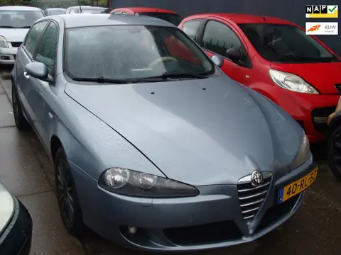 Alfa Romeo 147 2.0 T.Spark Distinctive st bekr airco elek pak nap apk