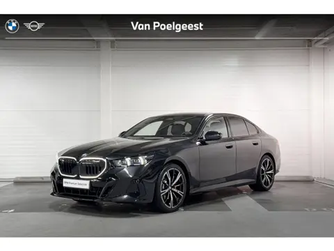 BMW 5 Serie Sedan 520i | M-Sport Pro | Trekhaak | Comfort Pack | Travel Pack | Innovation Pack