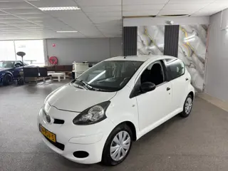Toyota Aygo 1.0-12V Cool Apk Nieuw,Airco,Carplay,Bluetooth,Navigatie,N.A.P,5deurs,2sleutels+boekjes!