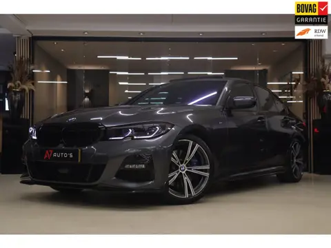 BMW 3-serie 330i High Executive M PAKKET /LASER/PANO/SFEER/HUD/H-K/VOL