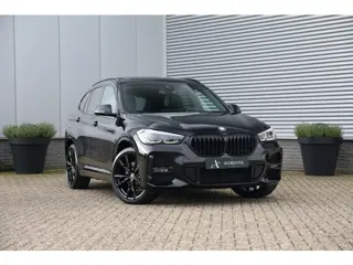 BMW X1 xDrive25e 220pk M-Sport Black Edition Pano|Trekh|H&K|HUD|Leder|Stuurvw