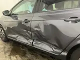 Foto 29 van Volkswagen Polo 1.0 TSI Life - Linksvoor en achter schade, Rondom gebruikersschade, Airbag lamp bran