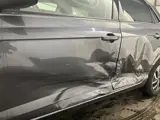 Foto 3 van Volkswagen Polo 1.0 TSI Life - Linksvoor en achter schade, Rondom gebruikersschade, Airbag lamp bran