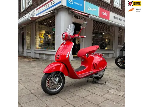 Vespa Scooter 946 ABS-ASR