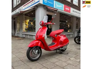 Vespa Scooter 946 ABS-ASR