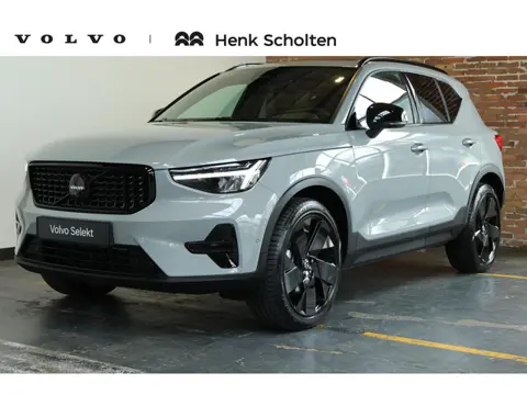 Volvo XC40 B4 Plus Black Edition | Panoramadak | Trekhaak | Stoelverwarming | Parkeersensoren voor +
