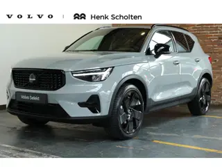 Volvo XC40 B4 Plus Black Edition | Panoramadak | Trekhaak | Stoelverwarming | Parkeersensoren voor +
