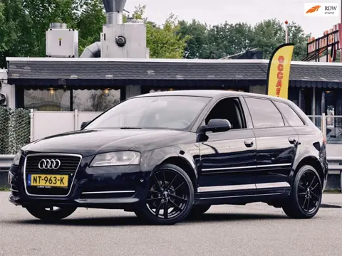 Audi A3 Sportback 1.6 TDI Attraction Advance-LER-CAMERA-CARPLAY