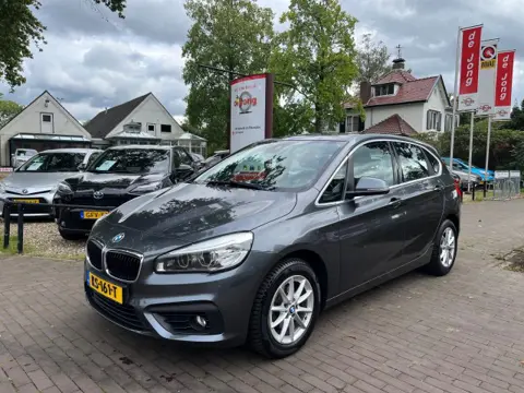 BMW 2-SERIE ACTIVE TOURER 216I CENTENNIAL EXECUTIVE / NAVI / CRUISE CTR. / LED / TREKHAAK / PDC / 16'' LM-VELGEN