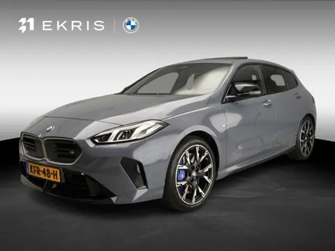 BMW 1 Serie 5-deurs M135 xDrive | M-Sportpakket | LED | Navigatie | Panoramadak | Elektr. zetels | D
