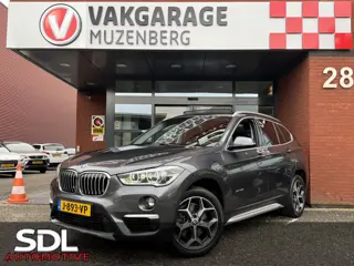 BMW X1 xDrive20i Executive // PANO / SCHUIF- KANTELDAK // NAVI // PDC V+A // CRUISE // TREKHAAK // E