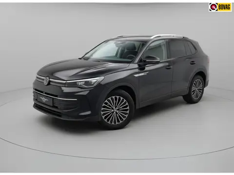 Volkswagen Tiguan 1.5 eTSI 'Goal' * TREKHAAK * 360Gr camera * Sideassistent * Navigatiesysteem *