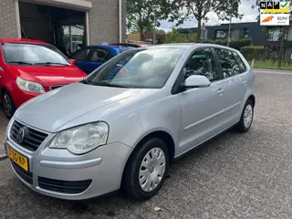 Volkswagen Polo 1.4-16V Optive 5 deurs zeer mooi.