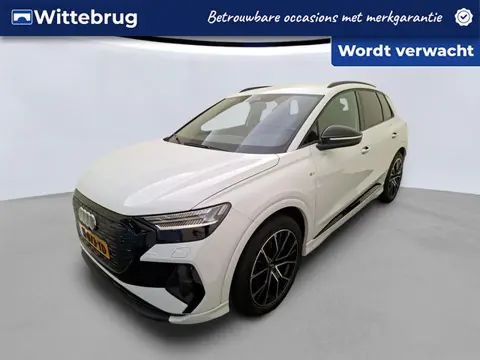 Audi Q4 e-tron 40 S edition 77 kWh 204pk / Navigatie / LM 20 inch / Leder / Parkeerhulp plus / Camer