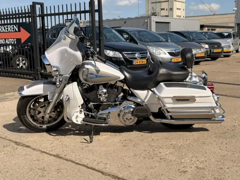 Harley-Davidson FLHTCU Classic Electra Glide Ultra, MET ACHTERUITVERSNELLING, RECENT REVISIE GEHAD M