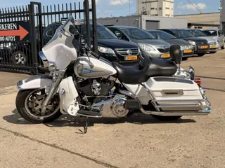 Harley-Davidson FLHTCU Classic Electra Glide Ultra, MET ACHTERUITVERSNELLING, RECENT REVISIE GEHAD M