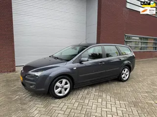 Foto 11 van Ford Focus Wagon 1.6-16V Automaat Airco Cruise Trekhaak