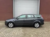 Foto 22 van Ford Focus Wagon 1.6-16V Automaat Airco Cruise Trekhaak