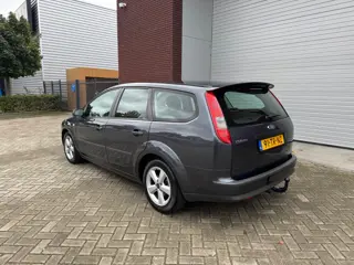 Foto 13 van Ford Focus Wagon 1.6-16V Automaat Airco Cruise Trekhaak