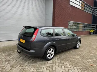 Foto 14 van Ford Focus Wagon 1.6-16V Automaat Airco Cruise Trekhaak