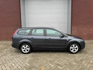 Foto 15 van Ford Focus Wagon 1.6-16V Automaat Airco Cruise Trekhaak