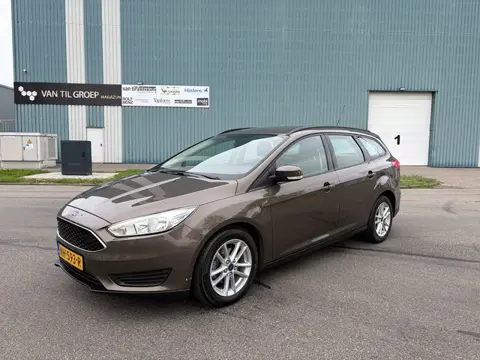 Ford FOCUS Wagon 1.0i Eco-Boost Trend 101 PK. Zuinige en zeer fijn rijdende auto !!! Alle keuringen 