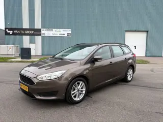 Ford FOCUS Wagon 1.0i Eco-Boost Trend 101 PK. Zuinige en zeer fijn rijdende auto !!! Alle keuringen 