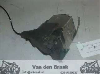 Ford Fiesta 5 deurs 2005-2008 Deurslot links achterzijde